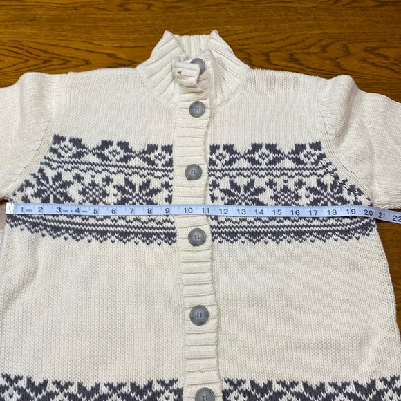Eddie Bauer Woman’s Sweater Size L Cardigan Cream/Grey Snowflake Design - Picture 3 of 10